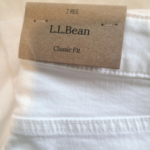 L.L. BEAN Classic Fit Skinny Jeans. White. Reg 2. - Picture 4 of 12